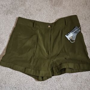 Worthington Olive Green High-Waist Cuffed Shorts